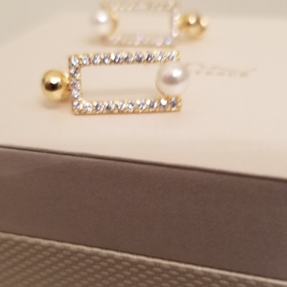 Gold and zircon "Pearl In  A Box" earings - Picture 1 of 5